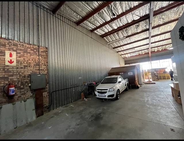395M² WAREHOUSE TO LET IN SEBENZA